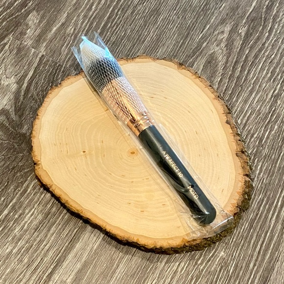 🪴HP🪴 Perfect 10 Tapered Face Brush by MOTD - Picture 1 of 7